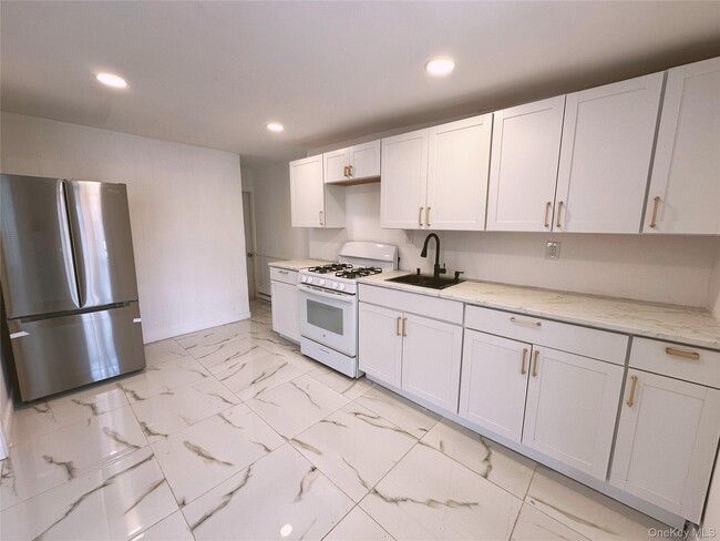 Building Photo - 146 NY-284