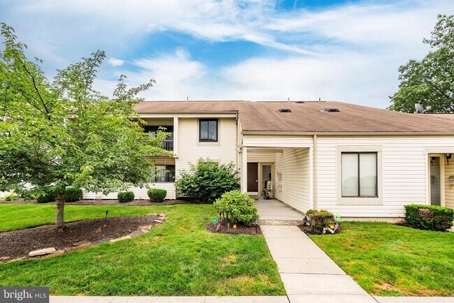 Building Photo - 10 Avon Dr