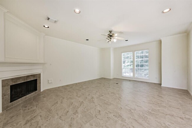 Building Photo - 2322 Chenevert St