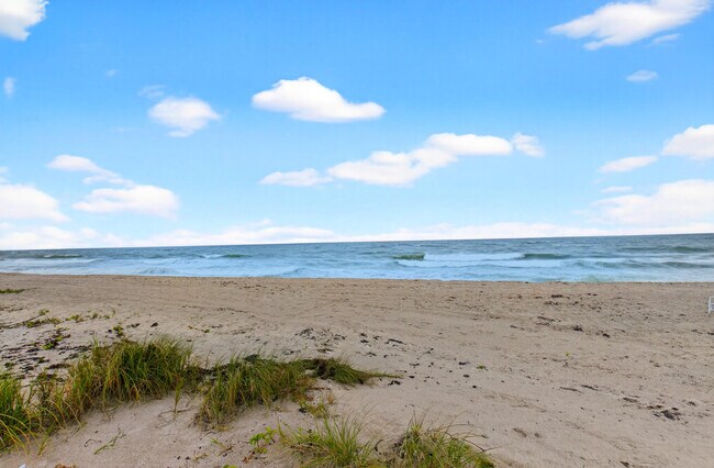 Building Photo - 817 N Ocean Blvd