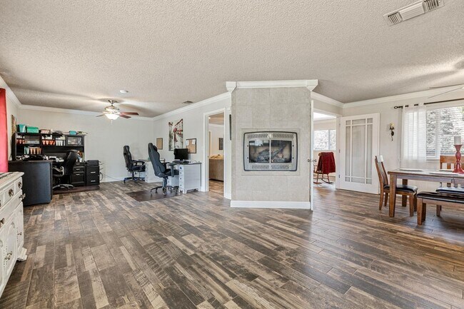Building Photo - Madera Ranchos Home, 3BR/2BA, Built 1986 -...