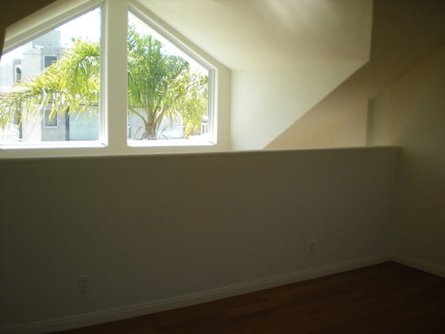 Building Photo - 1302 Electric Ave