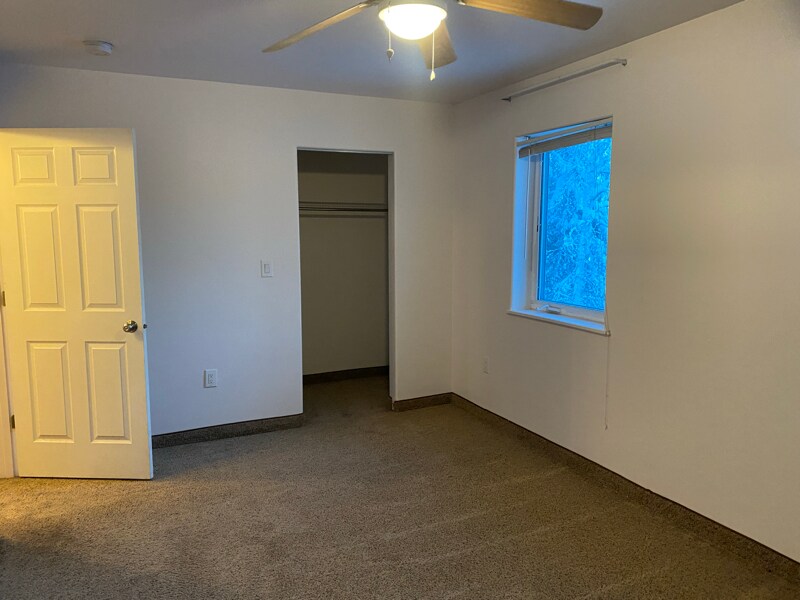 Building Photo - 305 Sarah St