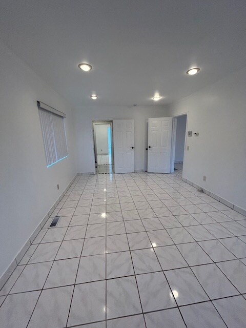 Building Photo - 4911 San Rafael Ave