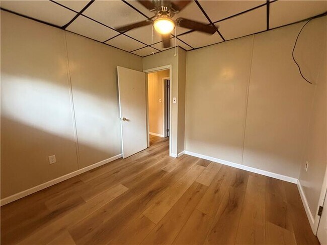 Building Photo - 735 Athalia St