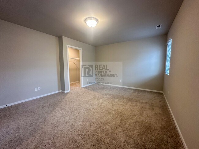 Building Photo - 3 Bedroom Home in Desirable Lipoma Firs Community – Puyallup