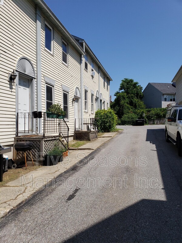Primary Photo - 68 S Willard St