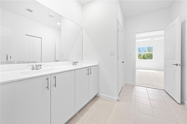 Building Photo - 2442 SE 30th Dr