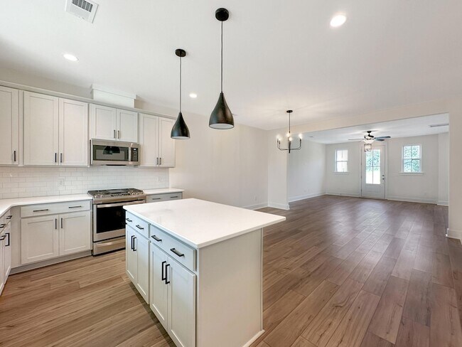 Building Photo - 258 Symphony Ave