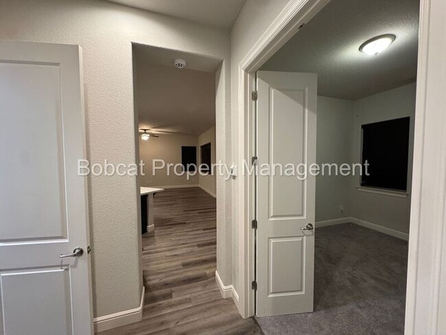 Building Photo - 925 Cranfield Ct