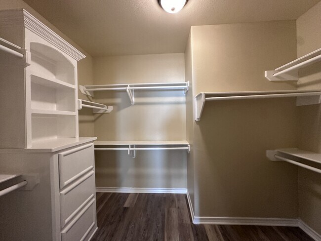 Building Photo - 5813 Aava Dr