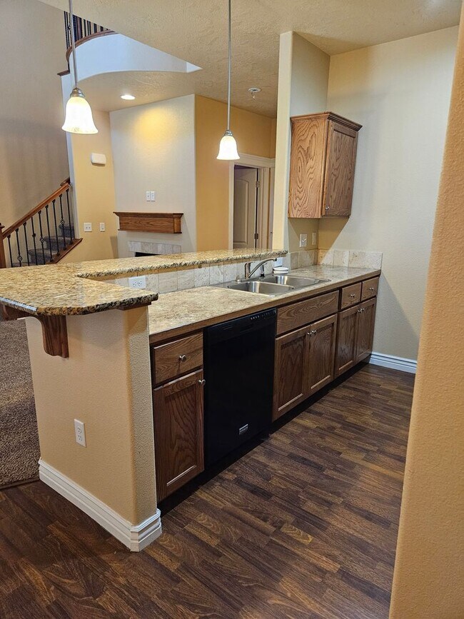 Building Photo - 3/2.5 in Boise-2 Car Garage, Fireplace, Vaulted Ceilings, Landscaping Included.