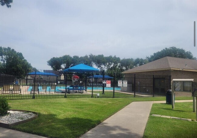 Building Photo - 20814 Sandy Bay Ln