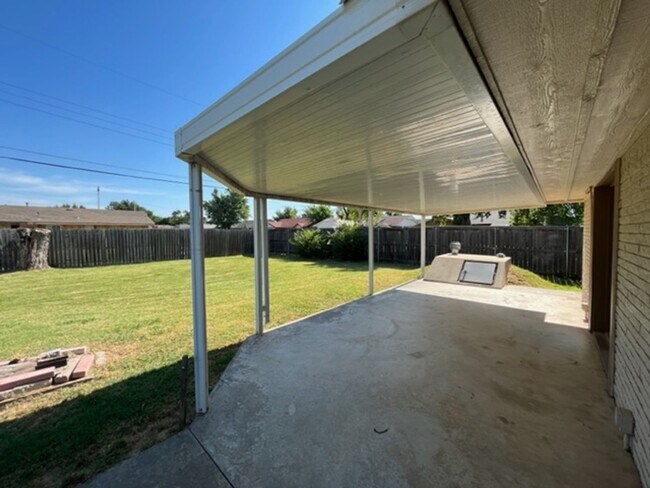 Building Photo - 107 NE 6th St