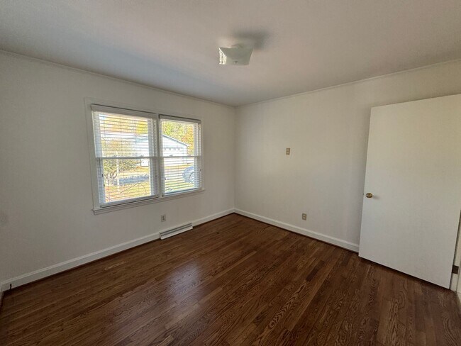 Building Photo - Available to Show