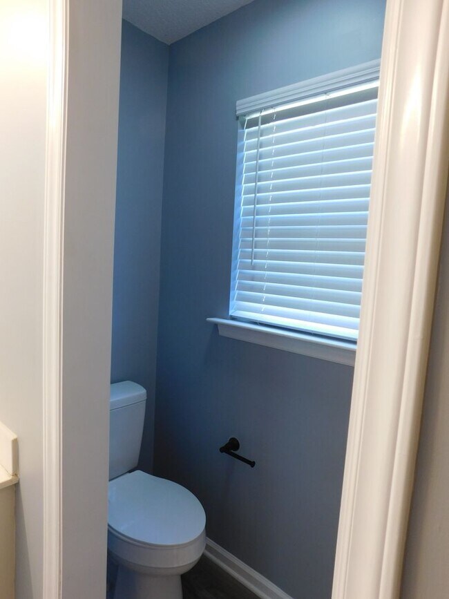 Building Photo - 205 Sellhorn Blvd