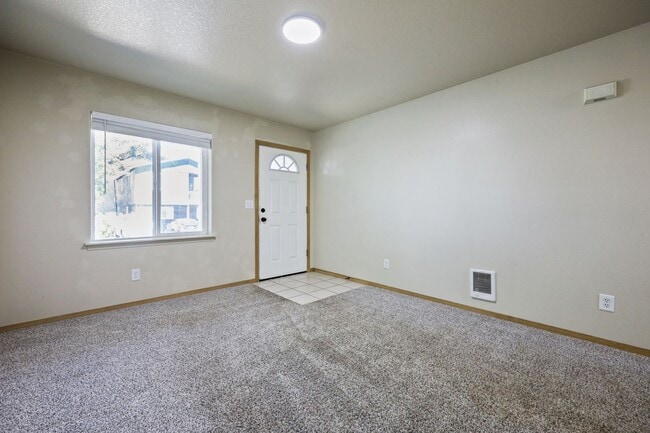 Building Photo - 4bed/2.5 Bathroom house - SE Portland
