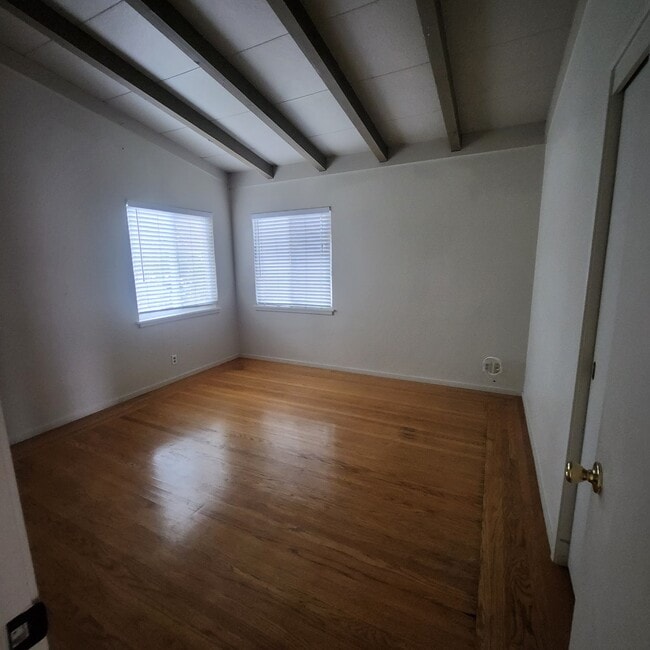 Building Photo - 1924 Diamond Ct