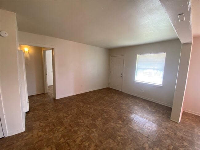 Building Photo - 4223 Rockingham St