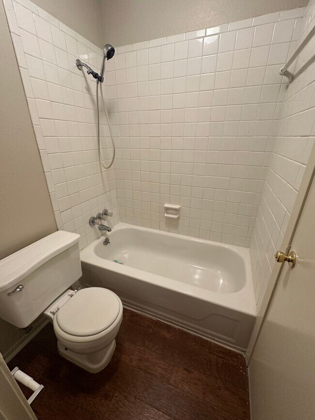 Building Photo - 2BD/2BA Condo located on the Germantown/Me...