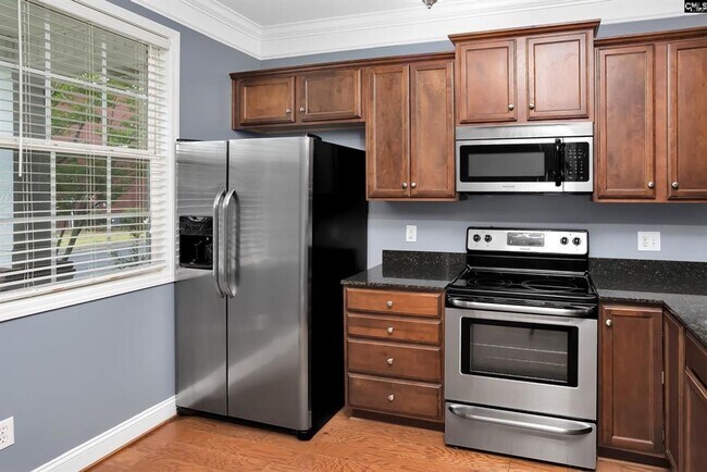 Building Photo - Move-In Ready Townhouse in Hampton Forest!