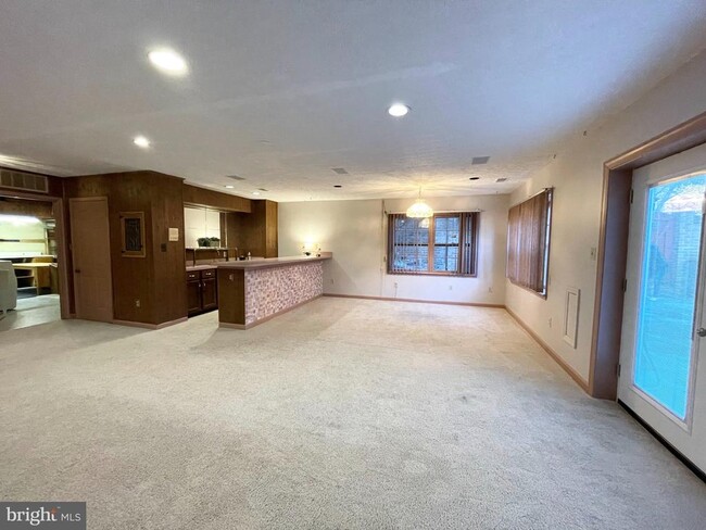 Building Photo - 6319 Chaucer View Cir