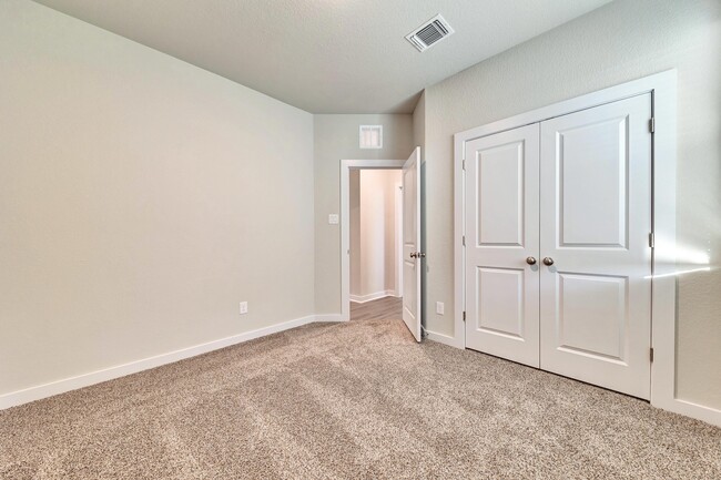 Building Photo - 311 Ravens Crst Dr