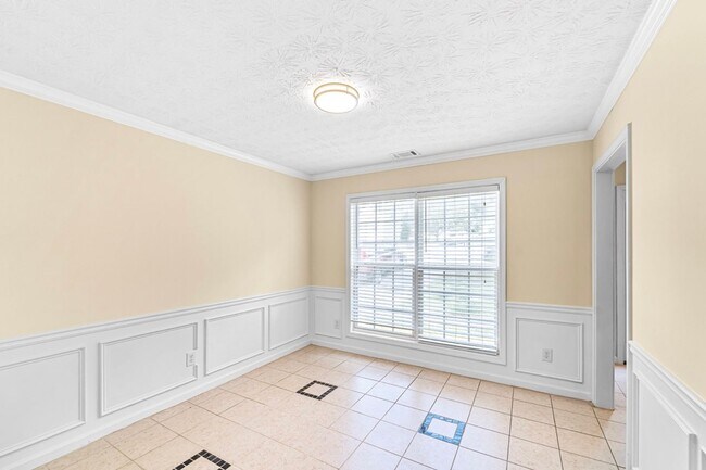 Building Photo - 4BR/2.5BA Open & Bright Lawrenceville Home