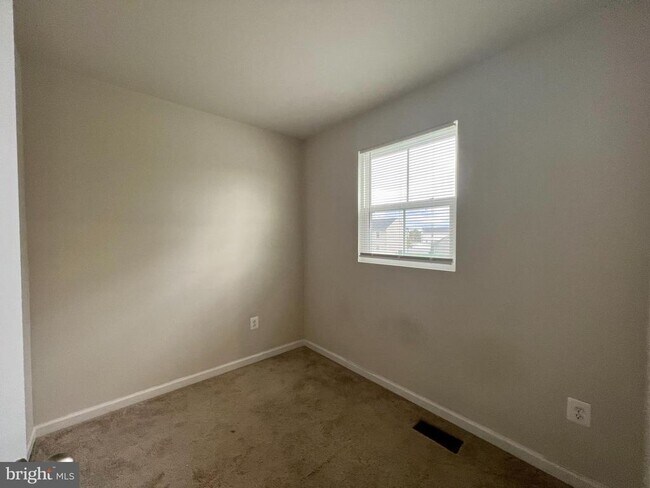 Building Photo - 255 Severna Pkwy