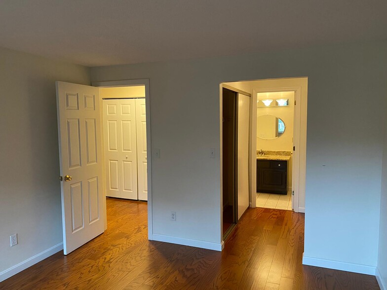 Building Photo - 255 North Rd