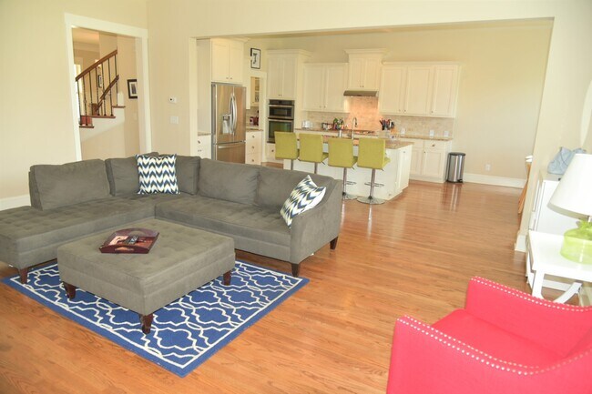 Building Photo - Beautiful, Spacious 4 bedroom 3 bath home ...
