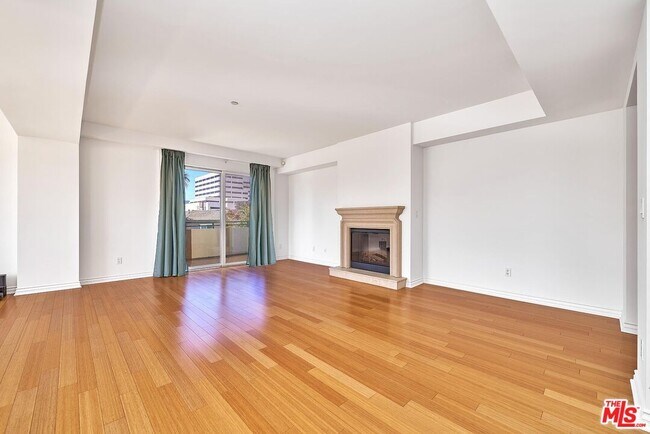 Building Photo - 2230 S Bentley Ave