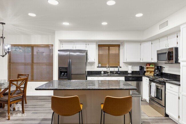Building Photo - 3808 N Sawtooth Cir