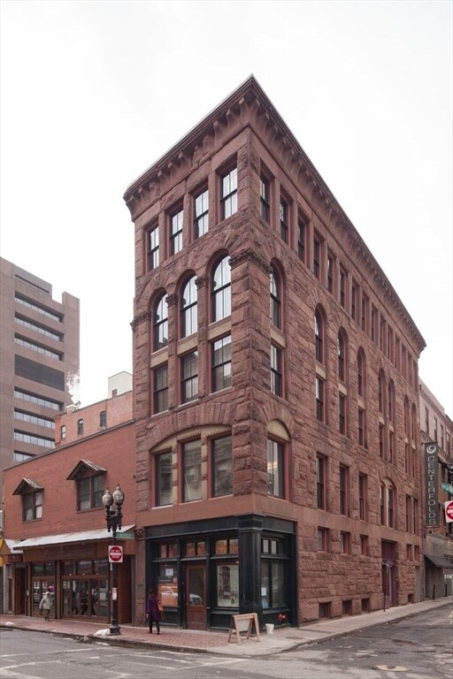 Building Photo - 681 Washington St
