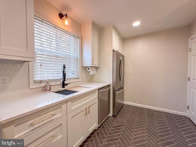 Building Photo - 226 Guthrie Ave