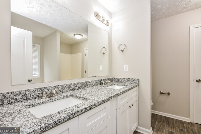 Building Photo - 45 Berkshire Run