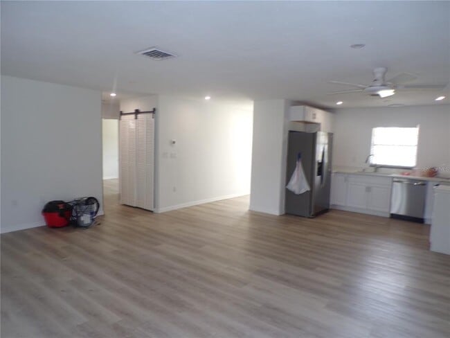 Building Photo - 421 Orchid Dr