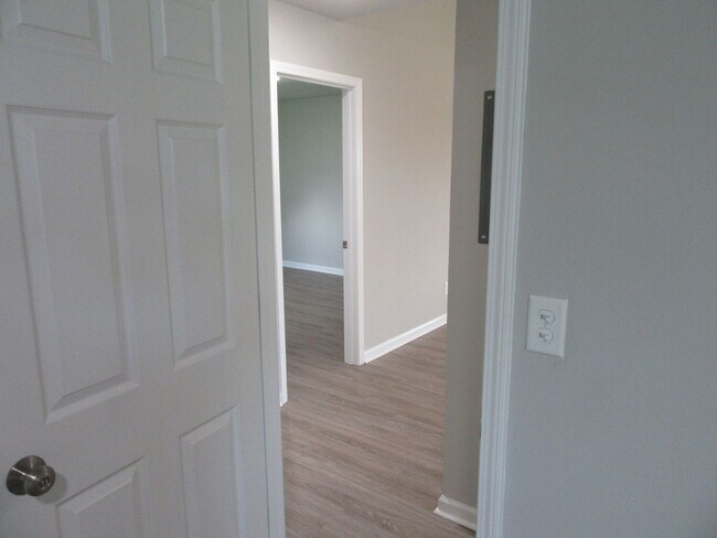Building Photo - 1302 Grace Ave
