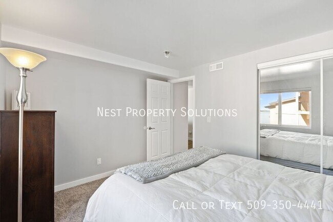 Building Photo - 2900 W Marina Dr