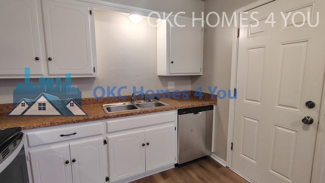 Building Photo - Updated 2bed in Yukon