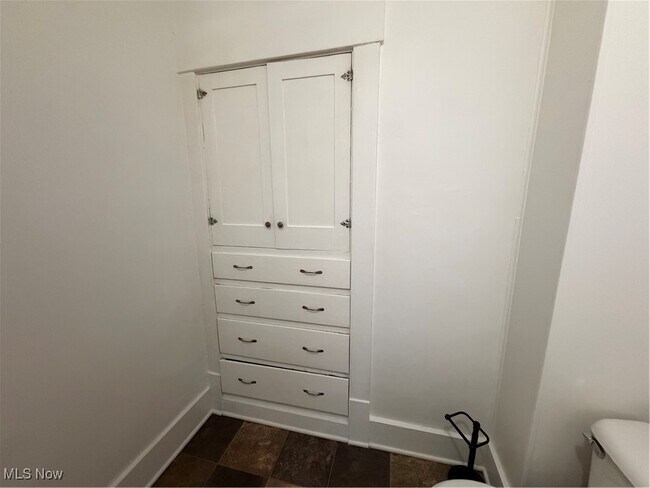 Building Photo - 317 12th St NE