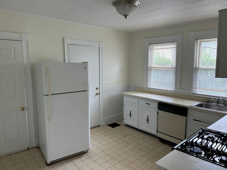 Primary Photo - 27R Albion St
