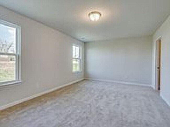 Building Photo - 1 MONTH FREE! PET FRIENDLY 4BR w/ Large Fenced Yard – Williamson Co Schools