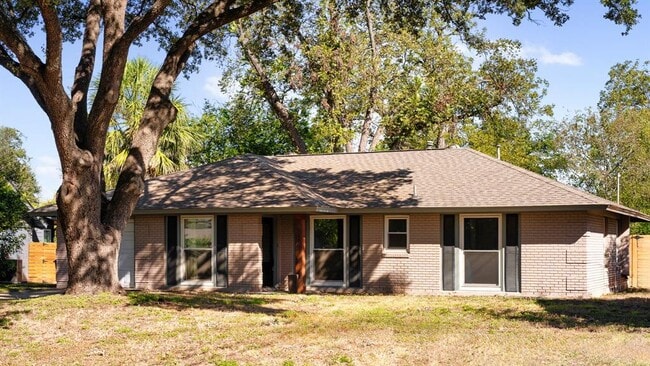 Building Photo - 2118 Fordham Ln