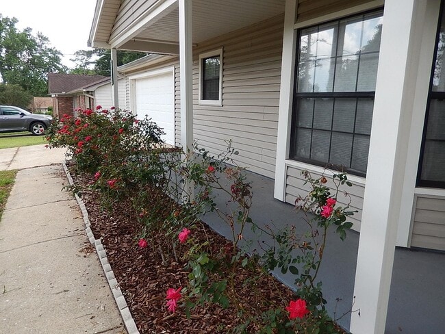 Building Photo - 740 Red Fern Rd