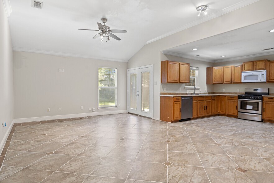 Building Photo - 404 Cavendish Dr