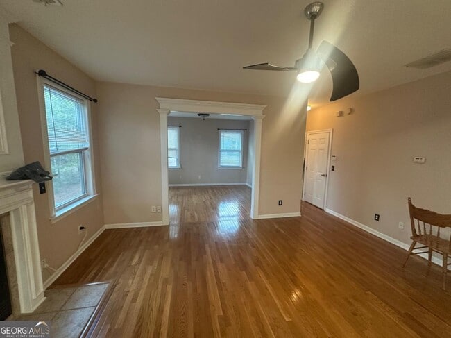 Building Photo - 61 Longwood Ct