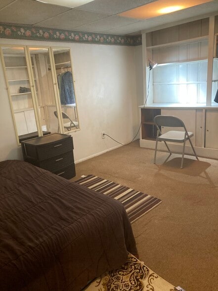 clothing unitBdrm neatly foldclothes - 764 Lenore Ln