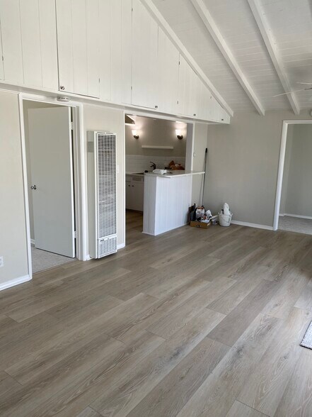 Building Photo - 320 Sapphire Ave