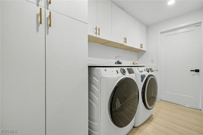 Building Photo - 1377 Sand Castle Rd